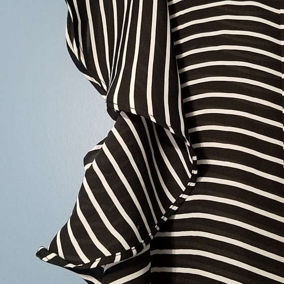 ELLE Sheer Striped Flutter Sleeve Top XS - Picture 3 of 4